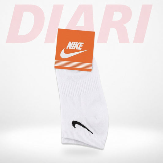Çorape sportive Nike, të bardha